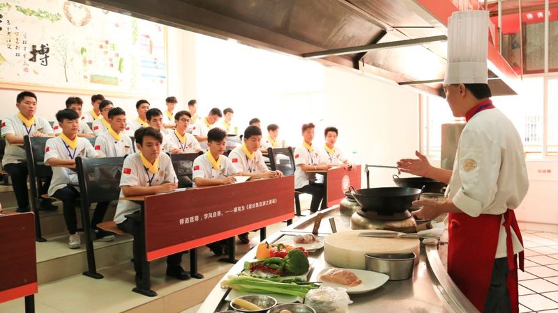 小包装蜜饯果干作为一种方便携带的休闲食品，其规格多样，主要分为以下几类：