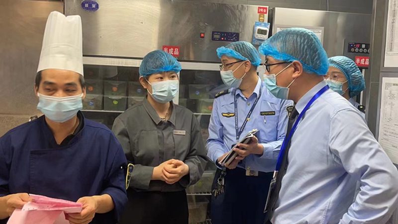 签订加盟代理合同时，要仔细阅读合同条款，关注以下内容：