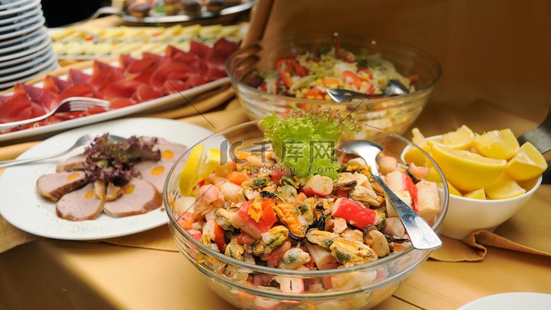 休闲食品代理，如何选择厂家直供批发？**